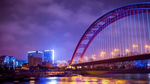 武汉城著名的青川大桥滨江湾