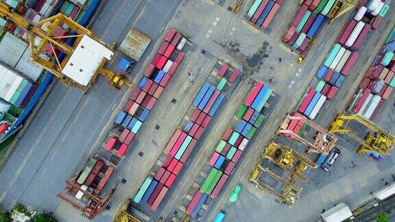 船厂使用集装箱起重机的集装箱货轮的物流与运输物流进出口业务和运输业鸟瞰图从无人机