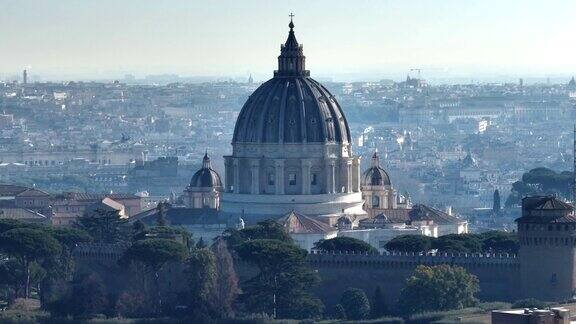 罗马圣彼得大教堂圆顶的特写