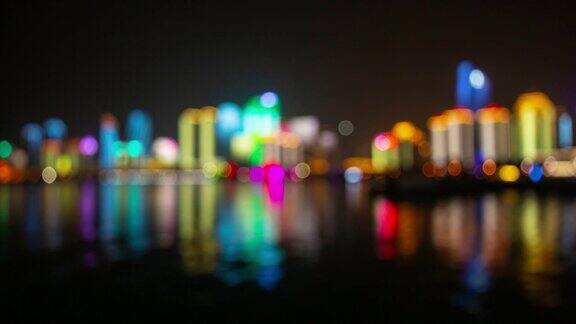 青岛城市著名的夜光市中心海湾模糊显示全景时间流逝4k中国