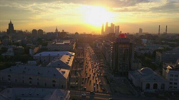 俄罗斯莫斯科城日落天空著名的园林环城交通空中全景4k