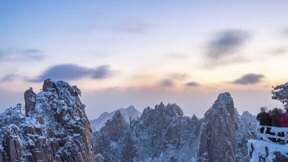 黄山的雪景延时摄影