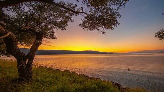 地中海海岸的日落景象