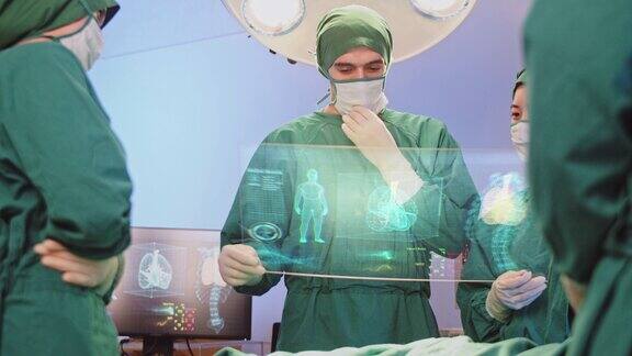 创新医疗技术理念外科医生团队采用高科技的现代虚拟屏幕界面对手术室的呼吸系统进行诊断