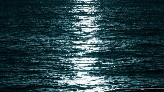 海上的月光可循环使用