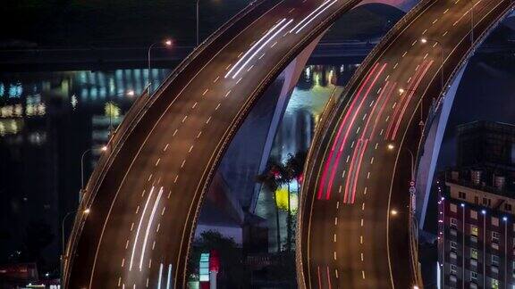 台北市夜间的高速公路