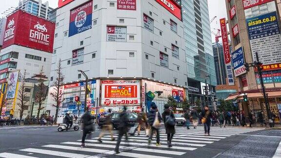 4K延时:熙熙攘攘的行人和在东京秋叶原社区街道电子城镇地区购买电子游戏、动漫、漫画的游客