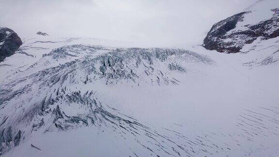鸟瞰图的瑞士冰川在冬天在乌里瑞士