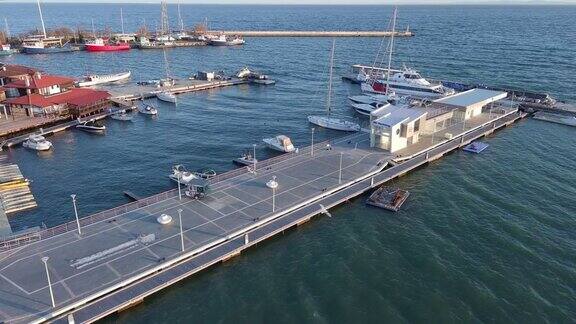 鸟瞰内塞巴尔岛在黑海的半岛上有一个码头保加利亚