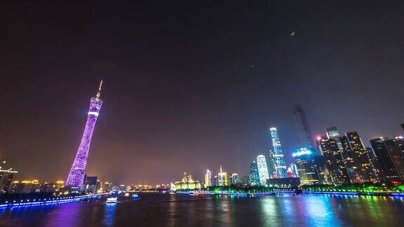晚上广州河边的现代化办公大楼