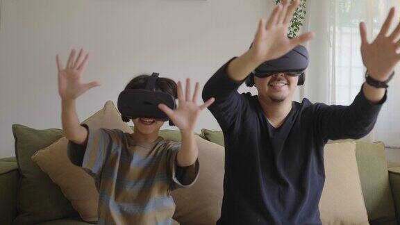 Metaverse父子在VR头盔中播放视频