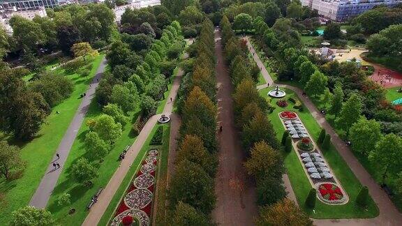 美丽优雅的摄政公园花园鸟瞰伦敦
