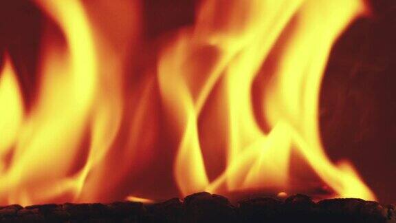 特写火焰在壁炉缓慢运动