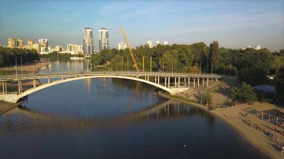 乌克兰基辅第聂伯罗河上的韦内茨西伊斯基雾桥