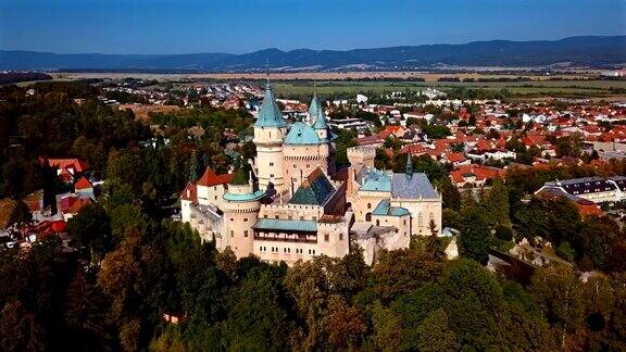 斯洛伐克著名的博伊尼斯城堡鸟瞰图
