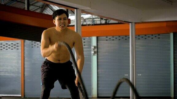 年轻的亚洲健身者在健身房锻炼健康生活的训练理念