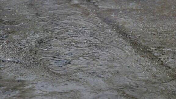 大雨滂沱