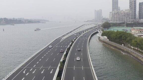 航拍海上公路交通流量