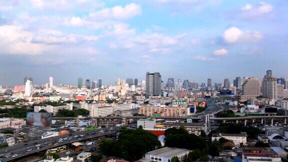曼谷市区的商业大厦交通位置通过高清高角度跟踪平移拍摄DinDaeng区曼谷泰国