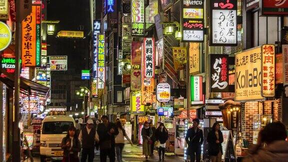 4K时间间隔:日本东京晚上歌舞伎町的人群