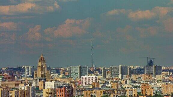 俄罗斯阳光明媚的夏天莫斯科城奥斯坦基诺电视塔屋顶全景4k时间推移