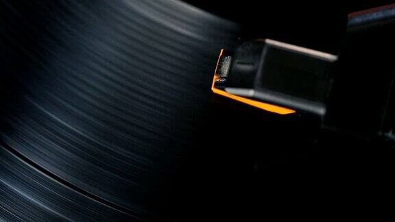唱机播放旋转的黑胶唱片