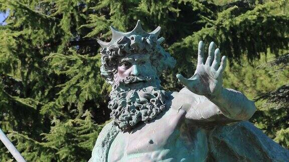 海神波塞冬的青铜雕像