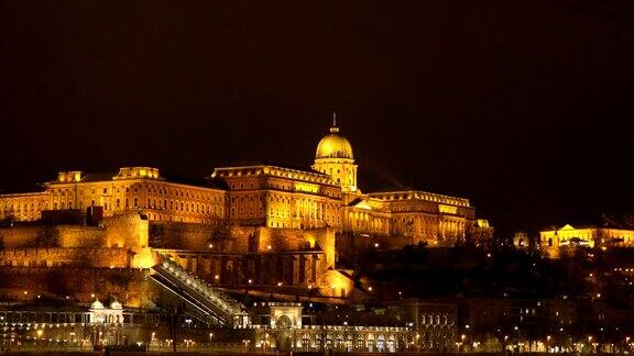 皇宫(布达城堡)夜间布达佩斯