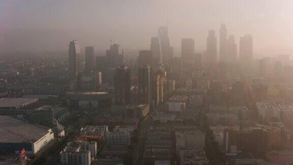 洛杉矶清晨云雾中的洛杉矶航拍
