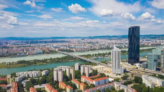 阳光明媚的一天维也纳市中心河岸航拍4k时间跨度的奥地利