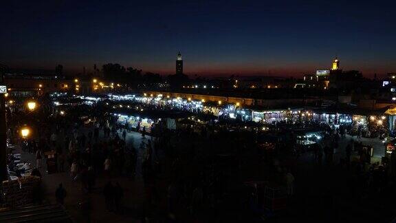 马拉喀什的JemaaelFna广场日落后