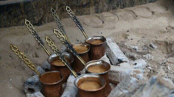 用沙子煮土耳其咖啡
