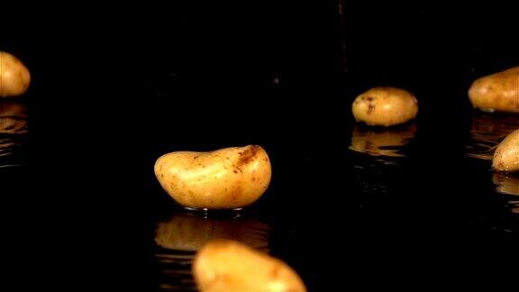 三段土豆坠落的慢动作视频