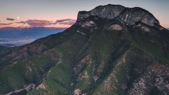 这座大山叫神女峰