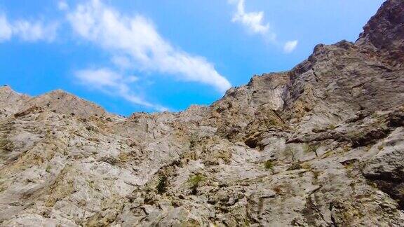 巨大陡峭的悬崖幼发拉底河上的峡谷引人注目的地质奇观美丽的背景和不寻常的风景4k框架拍摄
