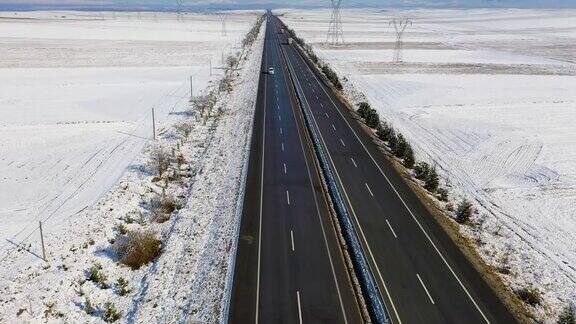 空中冬季公路公路雪无人机