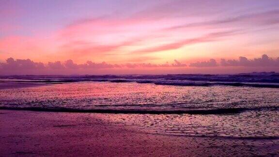 日落时分葡萄牙菲格埃拉斯谷海滩上的大西洋