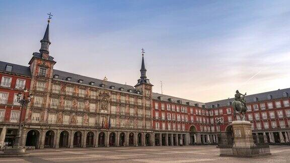 西班牙马德里时间间隔4K城市时间间隔市长广场无人因冠状病毒肺炎封锁而空无一人