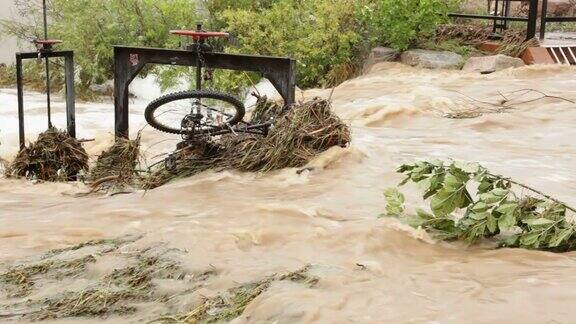 高清视频科罗拉多洪水陷阱自行车