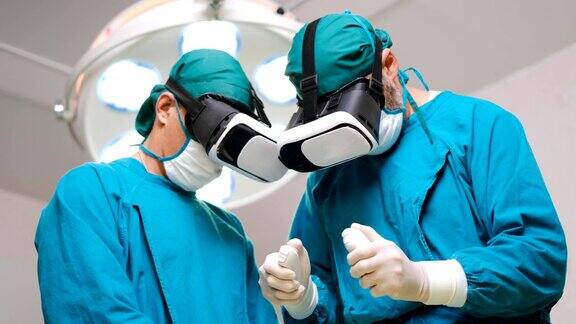 一个外科医生的特写镜头戴上增强现实眼镜在高科技医院执行最先进的外科手术的状态在手术室工作的医生和助手