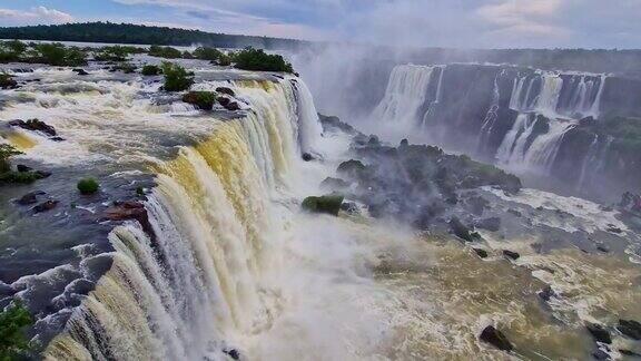 伊瓜苏瀑布的魔鬼之喉世界上最伟大的自然奇观之一位于阿根廷和巴西边境