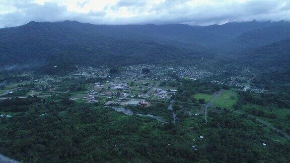 巴布亚新几内亚阿拉瓦布干维尔岛的热带天堂村