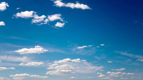 蓝色天空上白云的时间流逝剪辑