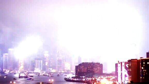 烟花照亮了香港的地平线时间流逝