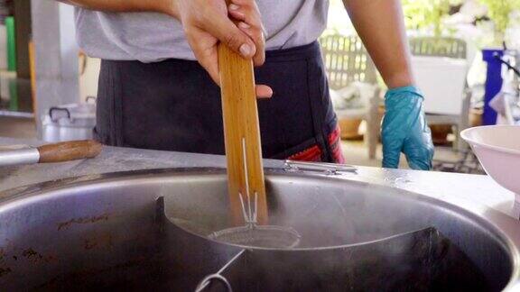 慢镜头烹饪泰国亚洲面汤