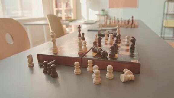 在室内棋盘上完成象棋游戏的概述