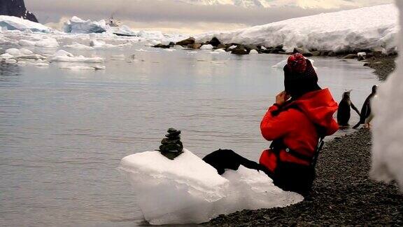 南极冰世界里的女人