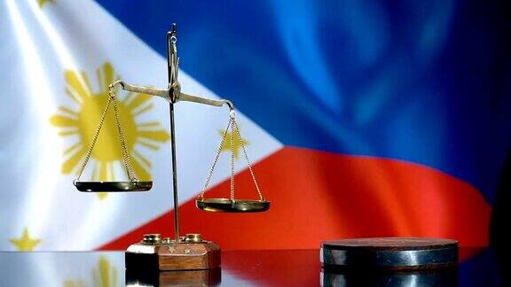 平衡和小木槌与菲律宾国旗