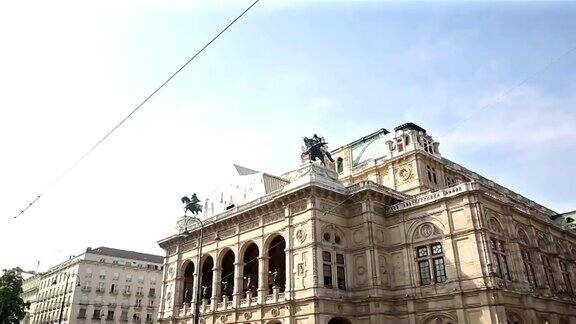 奥地利维也纳歌剧院里挤满了行人