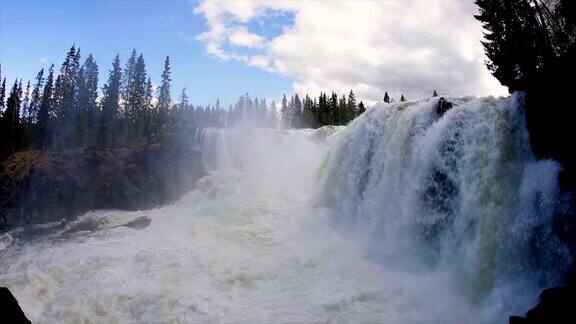 Jamtland西部的Ristafallet瀑布被列为瑞典最美丽的瀑布之一